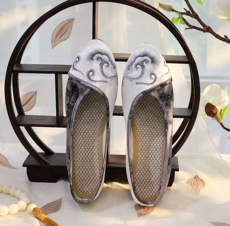 Damenschuhe Frühlings-Cheongsam im neuen Stil, spitze Tanzschuhe für Damen im Retro-Look, bedruckte alte Stoffschuhe_voghion.com