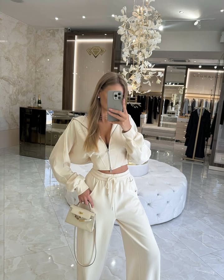 Streetwear Hoodie & Drawstring Pants Set – Zip-Up Cropped Sweatshirt & High-Waisted Lounge Joggers (Gray, Beige, Navy)_voghion.com