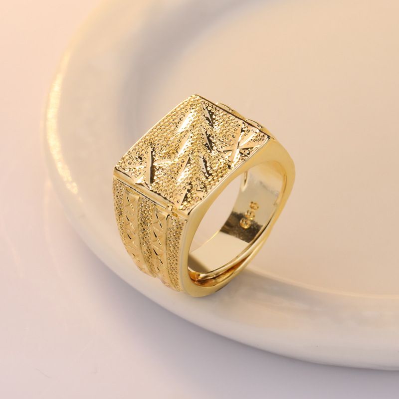 Anello aperto da uomo placcato in rame con fiore in oro opaco Zhenrong Lao_voghion.com