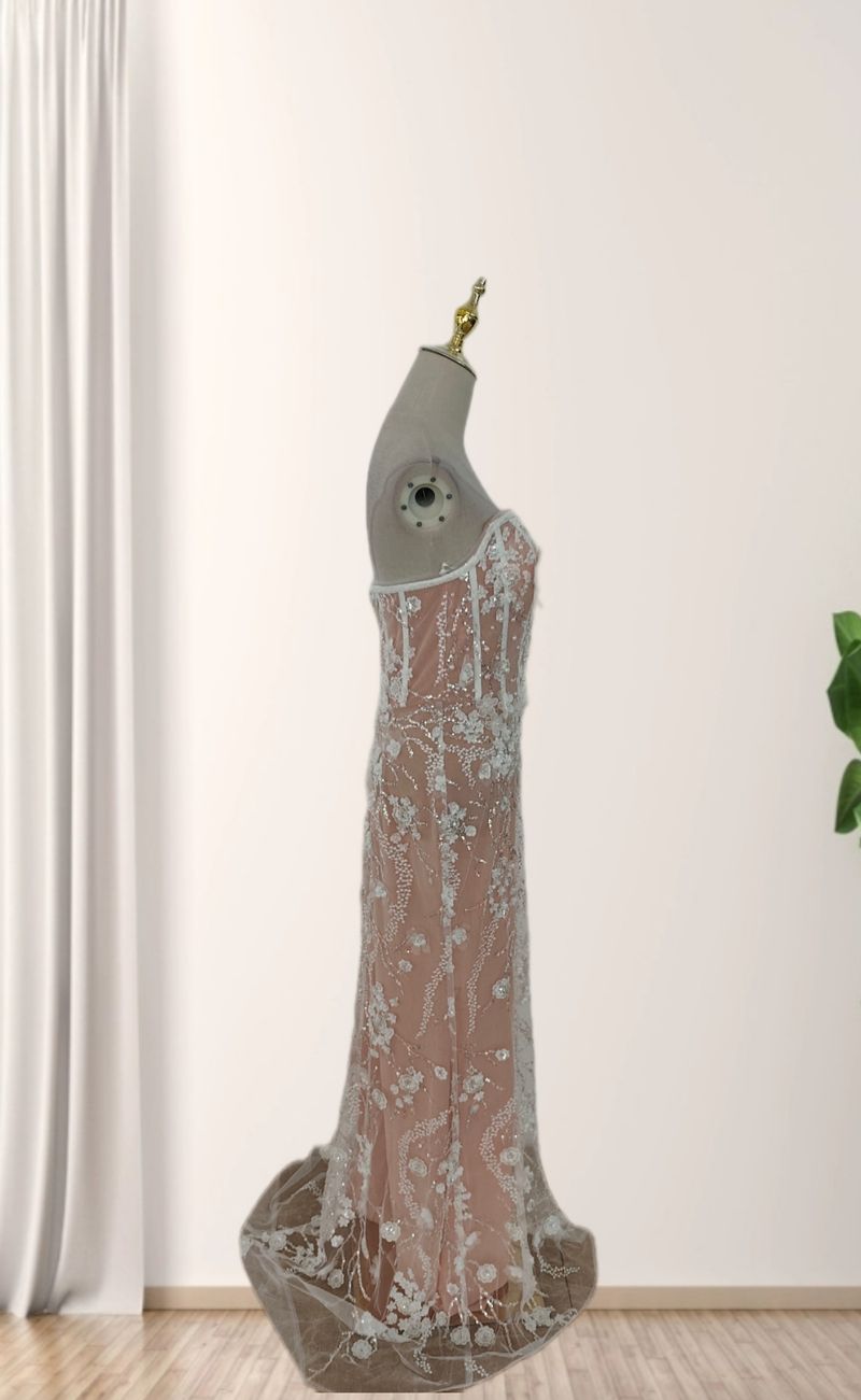 Robe de soirée sirène élégante sans bretelles avec applications florales et taille haute pour fêtes et banquets_voghion.com