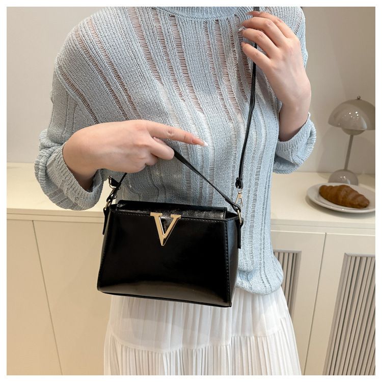 Stylish PU Leather Shoulder Bag For Women - Small Crossbody Handbag With Top Flap Closure, Phone Pocket & Trendy Streetwear Design_voghion.com