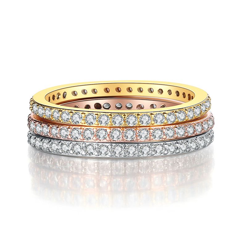 Elegante set di tre anelli con zirconi cubici, fedi nuziali impilabili placcate in oro 18 carati, gioielli geometrici raffinati per donna_voghion.com