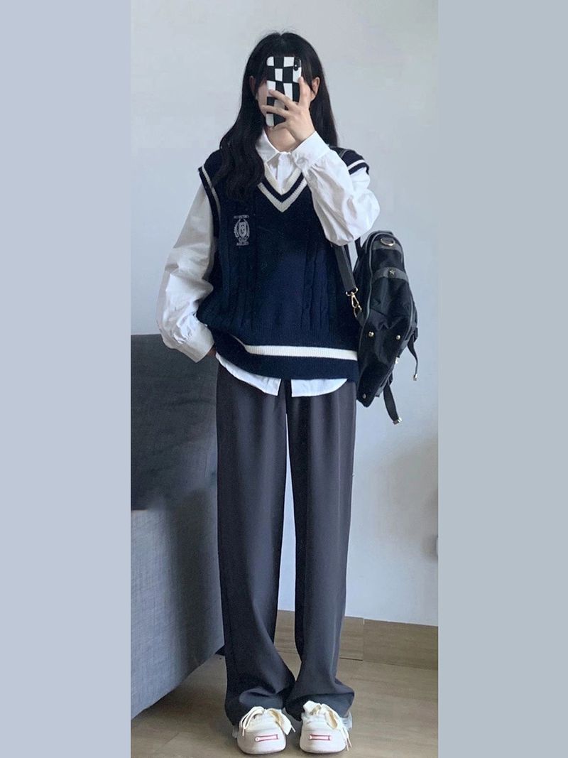 College stijl 2022 herfst en winter nieuw item, schoudervouw gebreid vest, badge, geborduurde bovenkleding, dames_voghion.com