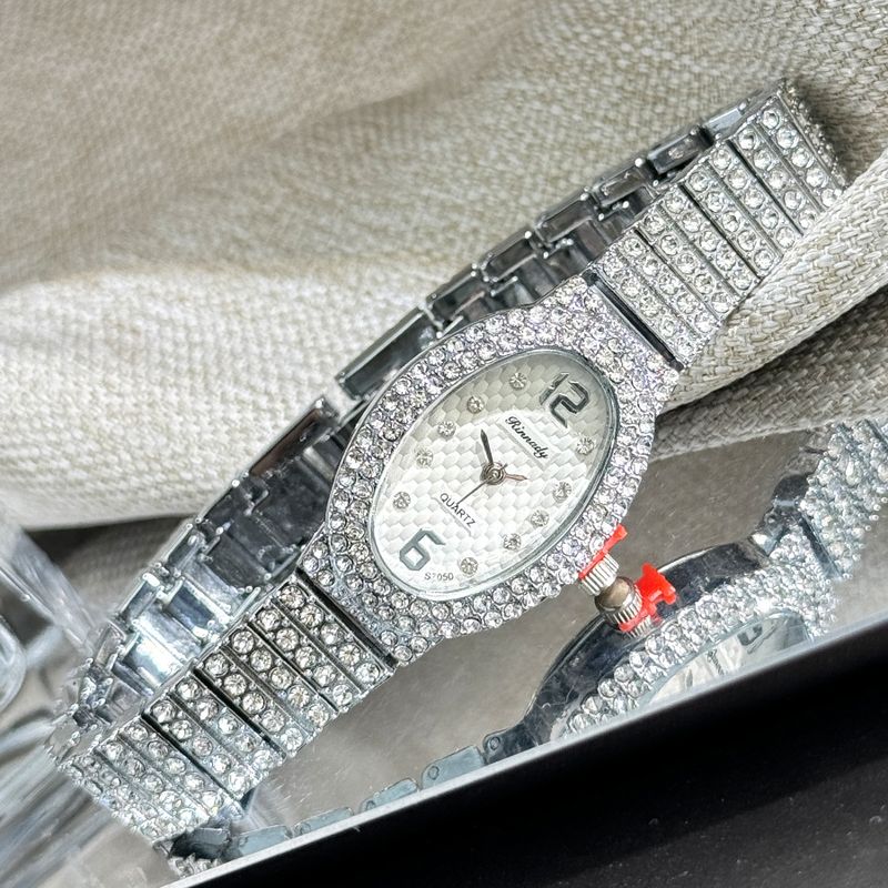 Montre de luxe à quartz pour femme, bracelet en acier, ovale, diamant, numérique, entièrement en diamant, pour le travail quotidien, cadeau d'anniversaire, de Saint-Valentin_voghion.com