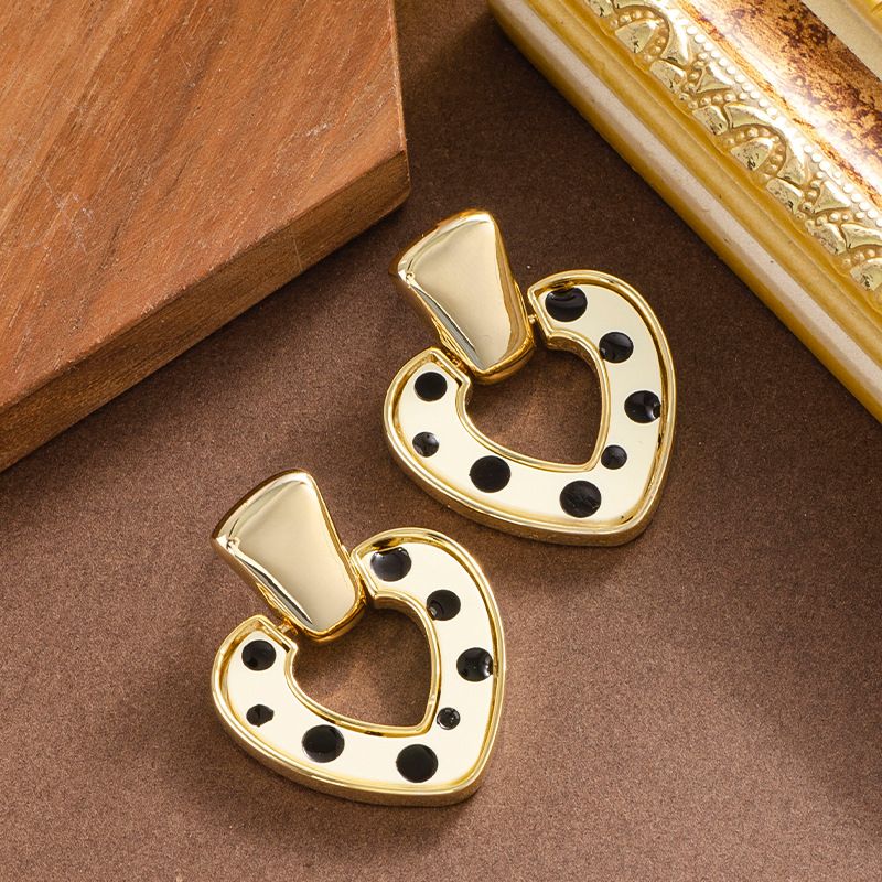 Elegante e raffinato smalto a goccia con pois a forma di cuore, con temperamento femminile, semplice e di alta qualità, in argento._voghion.com
