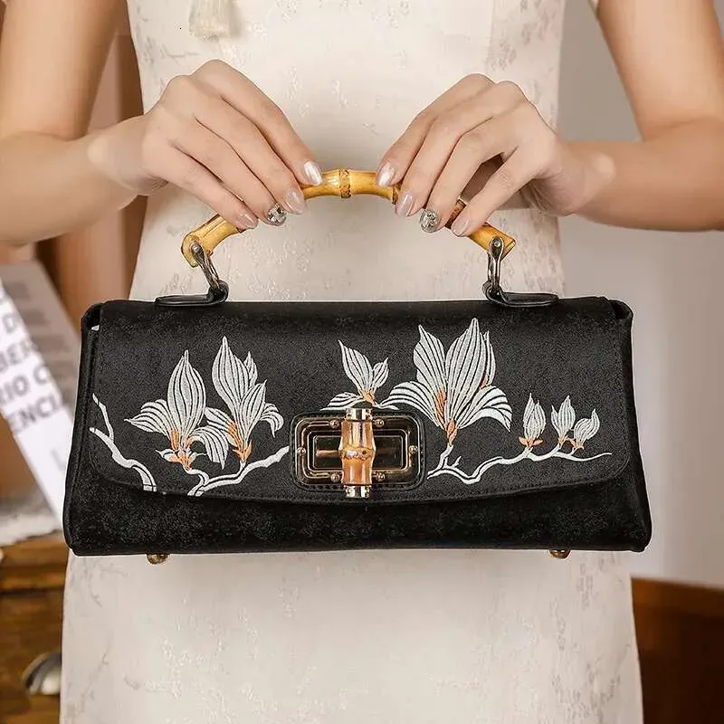 Exquisite Chinese-Style Cheongsam Banquet And Hanfu Handbag Ethnic-Style Embroidered Clutch Bag_voghion.com