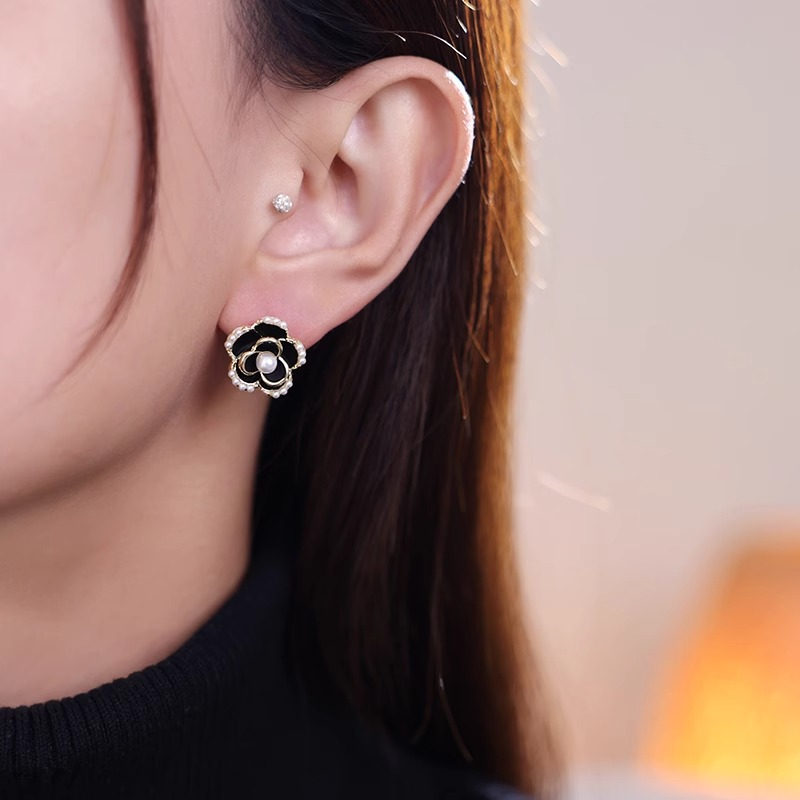 Women's Earrings Black Camellia Earrings Women's Niche High Design Simple Pearl Earrings French Ear Accessories_voghion.com