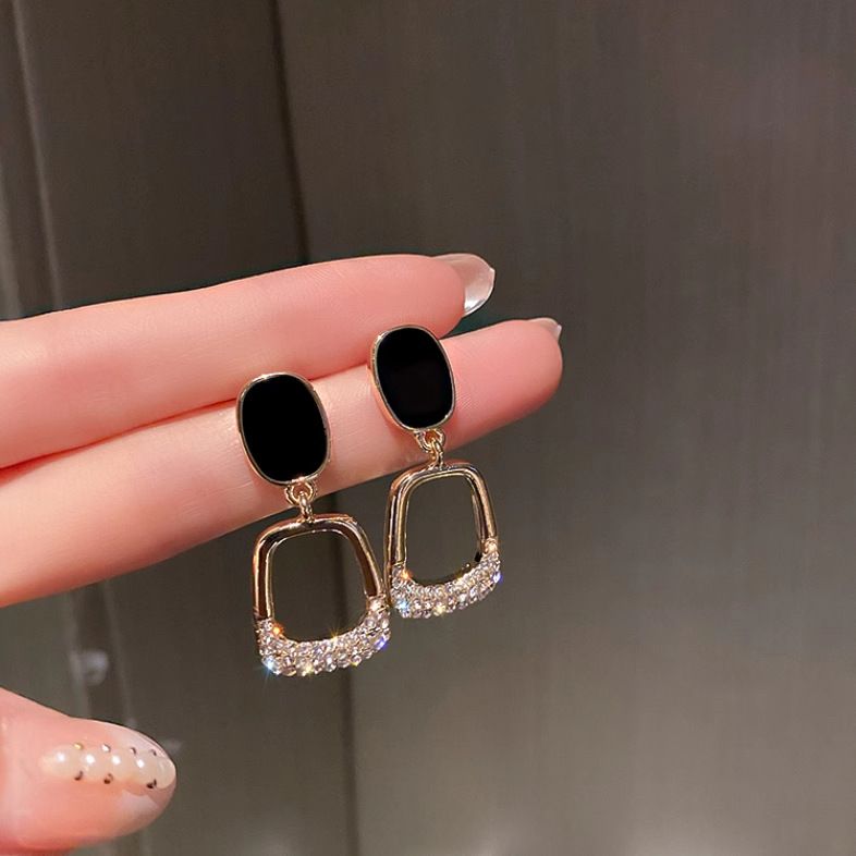Orecchini da donna semplici orecchini di diamanti 2023 nuovi orecchini di temperamento alla moda orecchini stile caldo di celebrità di Internet all'ingrosso_voghion.com