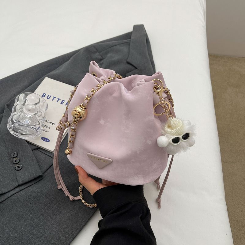 High-Quality Texture 2024 New Women's Chain Crossbody Niche Drawstring Stylish Bucket Bag_voghion.com
