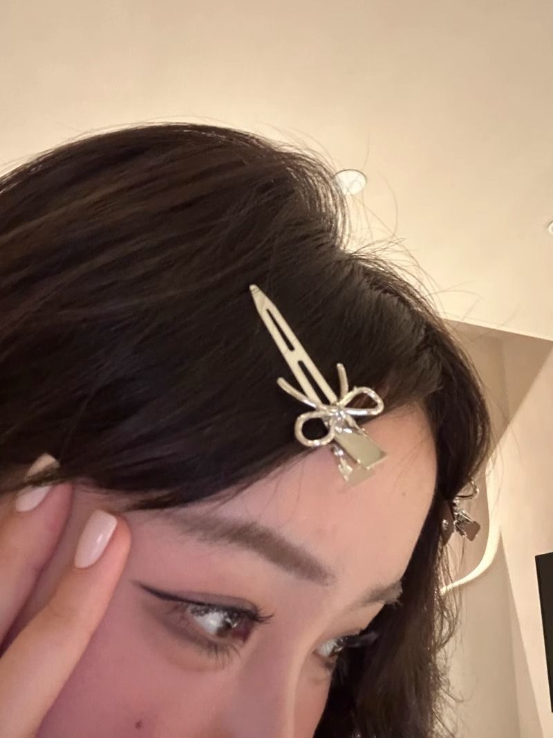 Süße und coole Haarschmuck mit Schleife für Mädchen, Stirnbänder, Seitenclips, Pony, gebrochenes Haar, Nischenmetall Y2k, vielseitig einsetzbar_voghion.com