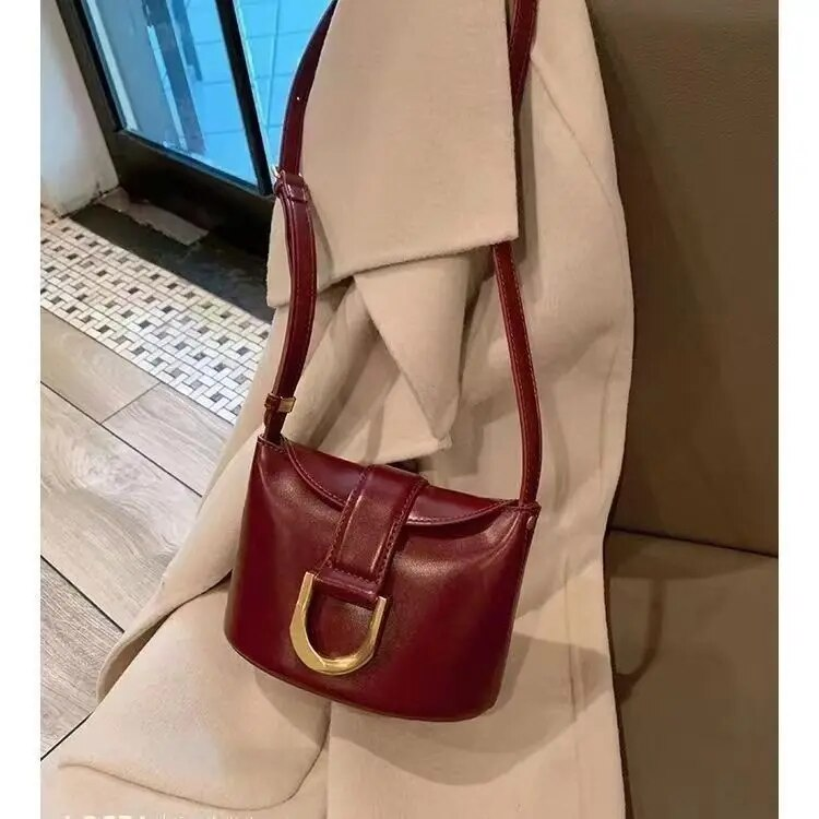 Fibbia a ferro di cavallo in metallo 2023 Autunno e inverno nuova mini borsa a tracolla casual a spalla singola tinta unita mini secchiello_voghion.com