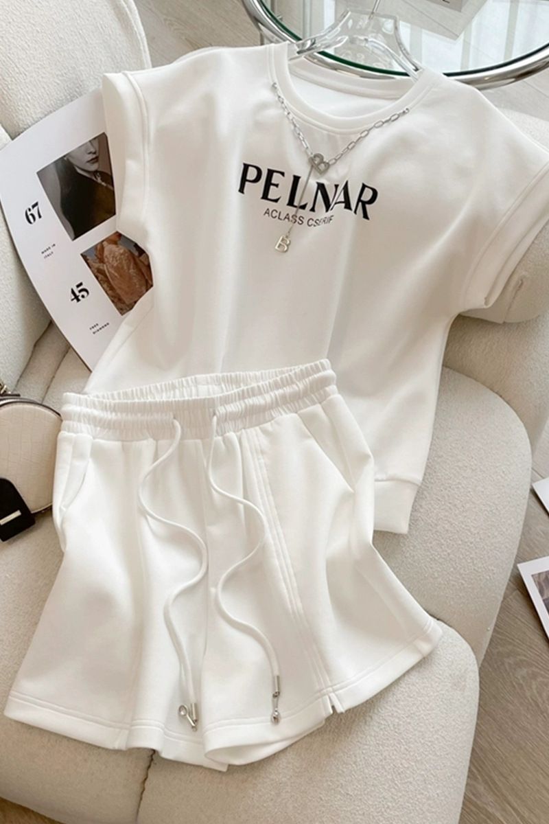 Ensemble de vêtements de sport décontractés pour femmes - Haut à manches courtes et short de course de style coréen (tenue d'été 2 pièces haut de gamme et polyvalente)_voghion.com