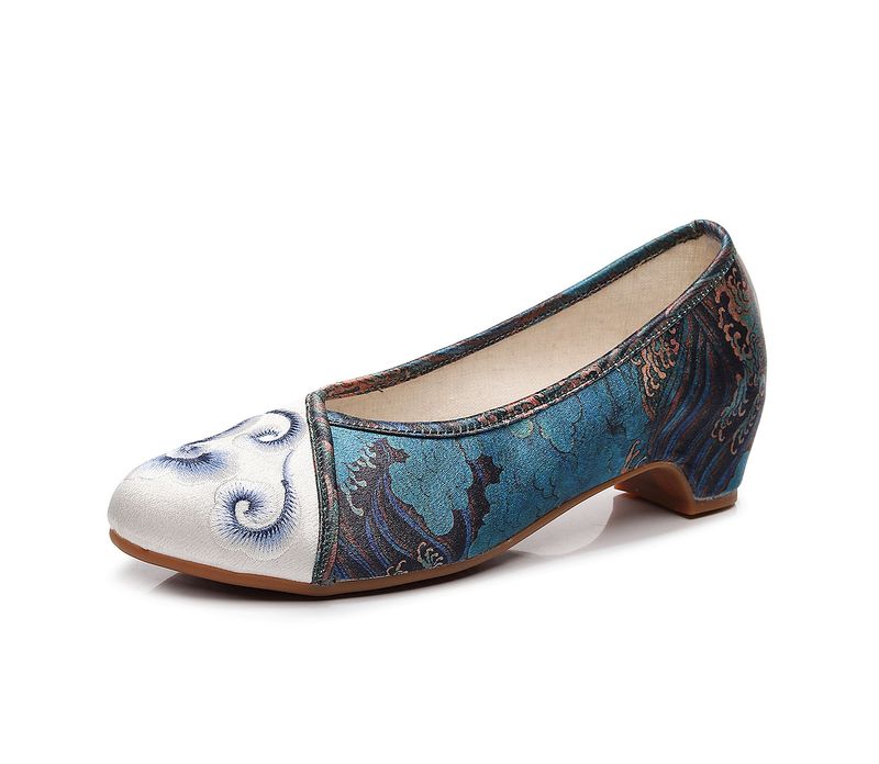 Damenschuhe Frühlings-Cheongsam im neuen Stil, spitze Tanzschuhe für Damen im Retro-Look, bedruckte alte Stoffschuhe_voghion.com