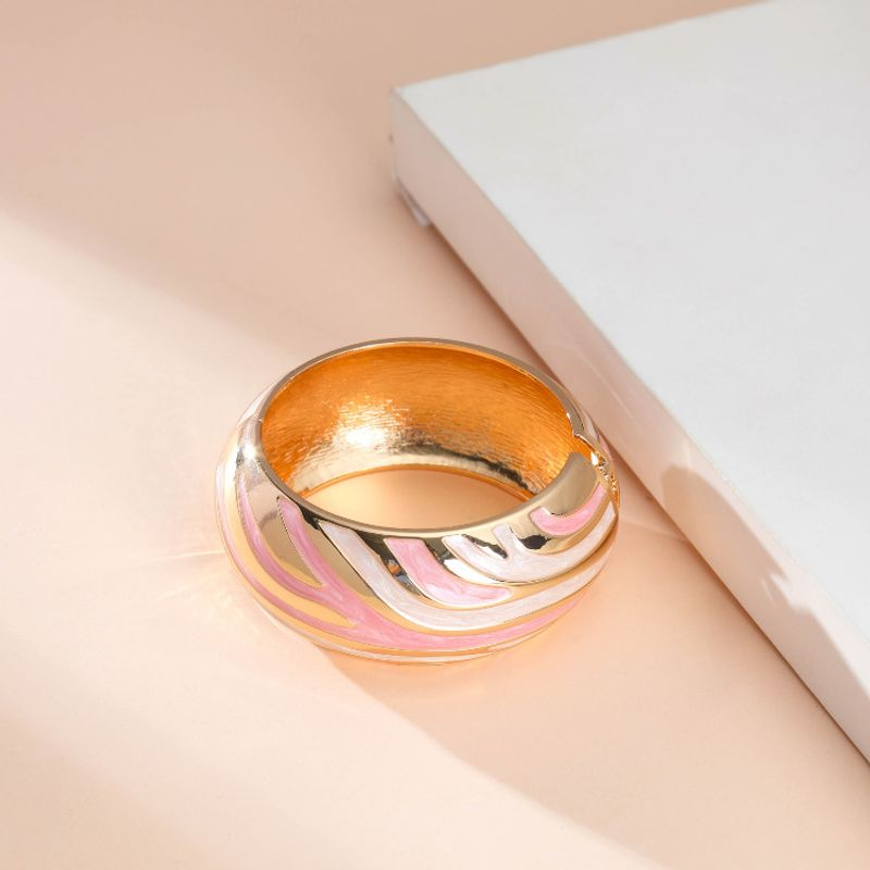 Hot Fashion Retro Gold W Elegant Ladies Drop Oil Patchwork Hand Accessories Bracelet_voghion.com