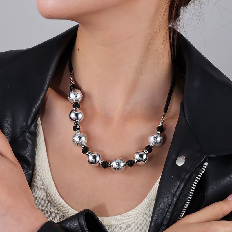 Collana di perline con temperamento di personalità Collana di perline corte e grandi con catena per clavicola Collana semplice_voghion.com