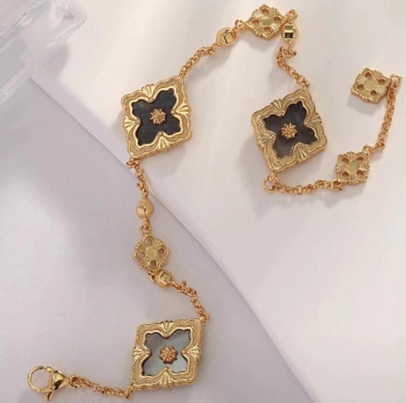 High Version Buchi White Beimu Clover Bracelet Women's Gold Plated Italian Brushwork Palace Style Jewelry_voghion.com
