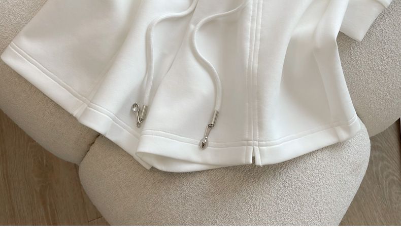Ensemble de vêtements de sport décontractés pour femmes - Haut à manches courtes et short de course de style coréen (tenue d'été 2 pièces haut de gamme et polyvalente)_voghion.com