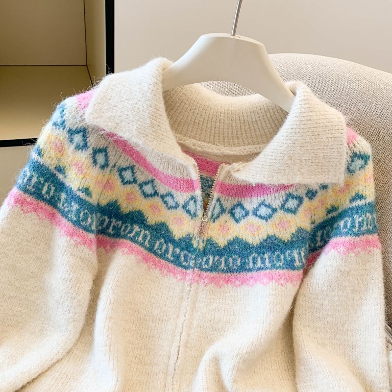 Cardigan in maglia Fair Isle – Carré ricamato a mano di ispirazione nordica e colletto in pelliccia sintetica (taglia unica, capo essenziale per l'inverno, con cerniera frontale)_voghion.com
