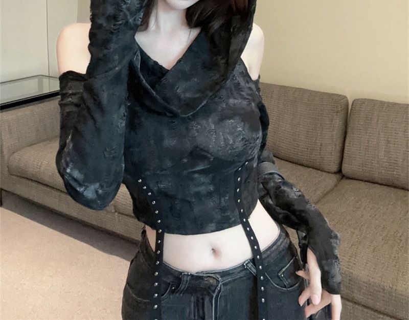 Abandoned soil style hand worn hooded off shoulder long sleeved T-shirt for women in summer 2024, slim and high waisted,_voghion.com