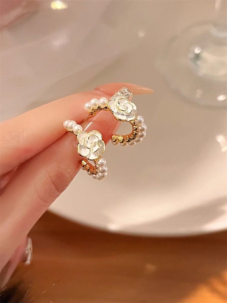 Orecchini da donna Argento Ago Camelia Orecchini di perle Design di nicchia High-end 2023 Nuovi orecchini alla moda Orecchini all'ingrosso_voghion.com