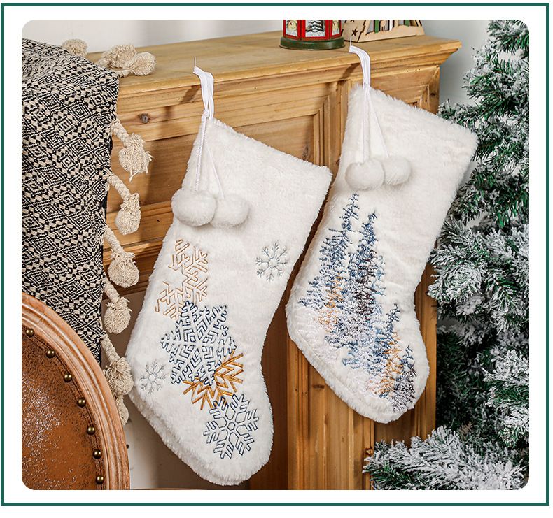 Adornos navideños, copos de nieve de peluche, calcetines navideños, calcetines navideños blancos, bolsa de regalo navideña para niños_voghion.com