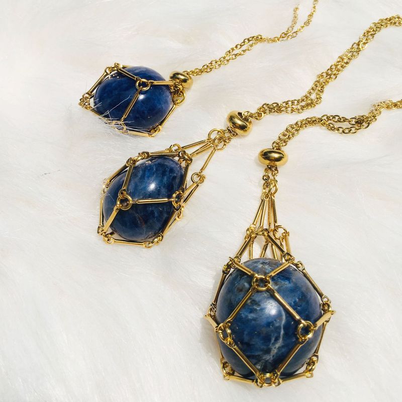 Collana da donna con ciondolo intrecciato in bambù, con catena di regolazione, in cristallo naturale, pietra grezza, borsa a rete e metallo._voghion.com