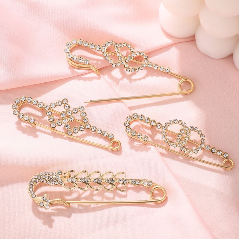 Xiaoxiang Feng Shui Rhinestone Geometric Alloy Shirt Anti-Exposure Large Women's Suit Shawl Accessory Brooch Pin_voghion.com