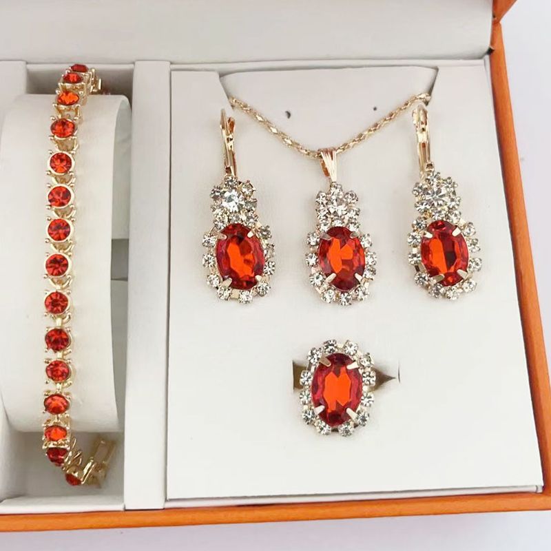 Set di gioielli alla moda e versatili, collana di diamanti, bracciale, orecchini, anello set di quattro pezzi_voghion.com