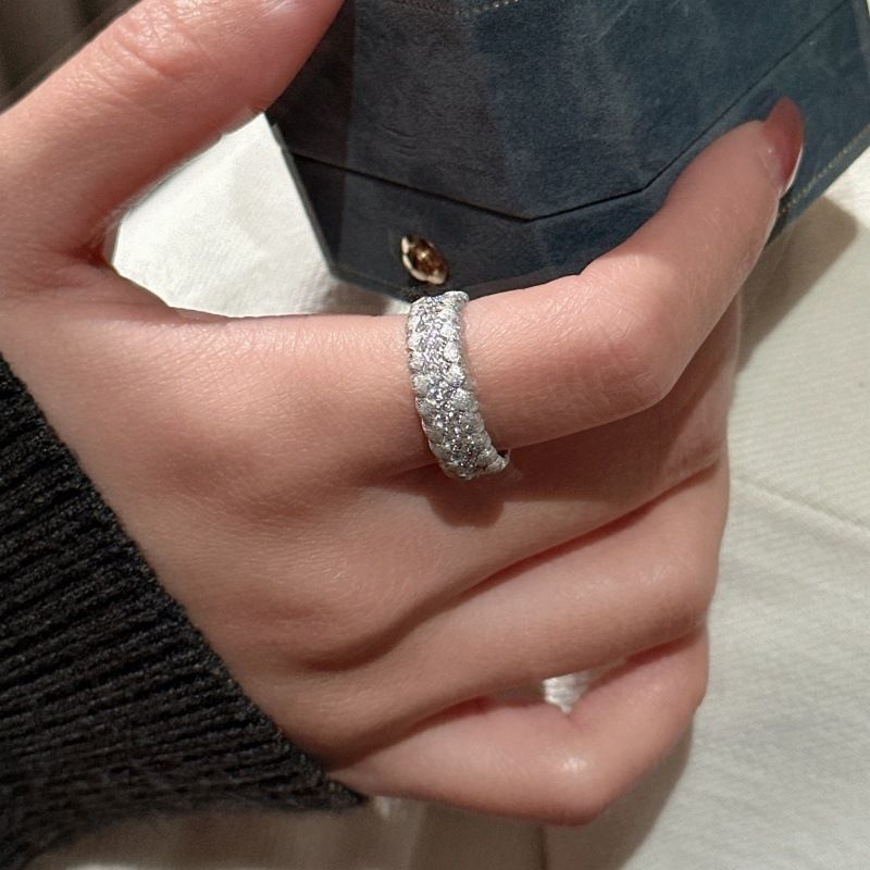 Anello aperto in argento puro spazzolato, vintage, di lusso, semplice e con micro pavé di zirconi._voghion.com