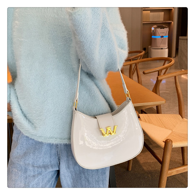 Factory Wholesale 2023 New Homeless Bag Women's Single Shoulder Messenger bag Crescent handbag rhinestone buckle armpit bag_voghion.com