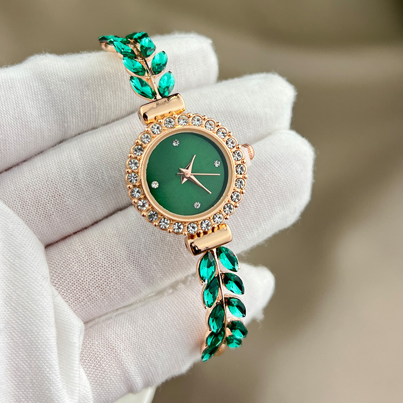 Orologio da donna rotondo con foglia di diamante della nuova moda 2023 con quadrante semplice e tavolo regalo con regolazione gratuita_voghion.com