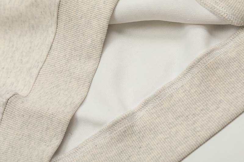 Pullover mit Kapuze und aufgesticktem Buchstaben für Herrenbekleidung_voghion.com