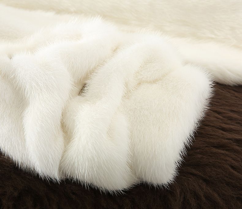 Cappotto con cappuccio in visone sintetico da donna – Giacca invernale di media lunghezza con dettagli in filo metallico (capospalla bianco, elegante e perfetto per l'ufficio)_voghion.com