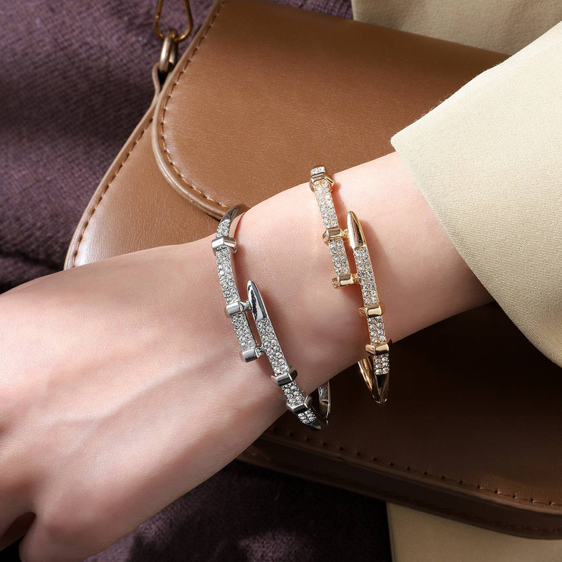 Zirkonia-Intarsien mit verstellbaren Armbändern, elegantes Blumen-Nageldesign_voghion.com