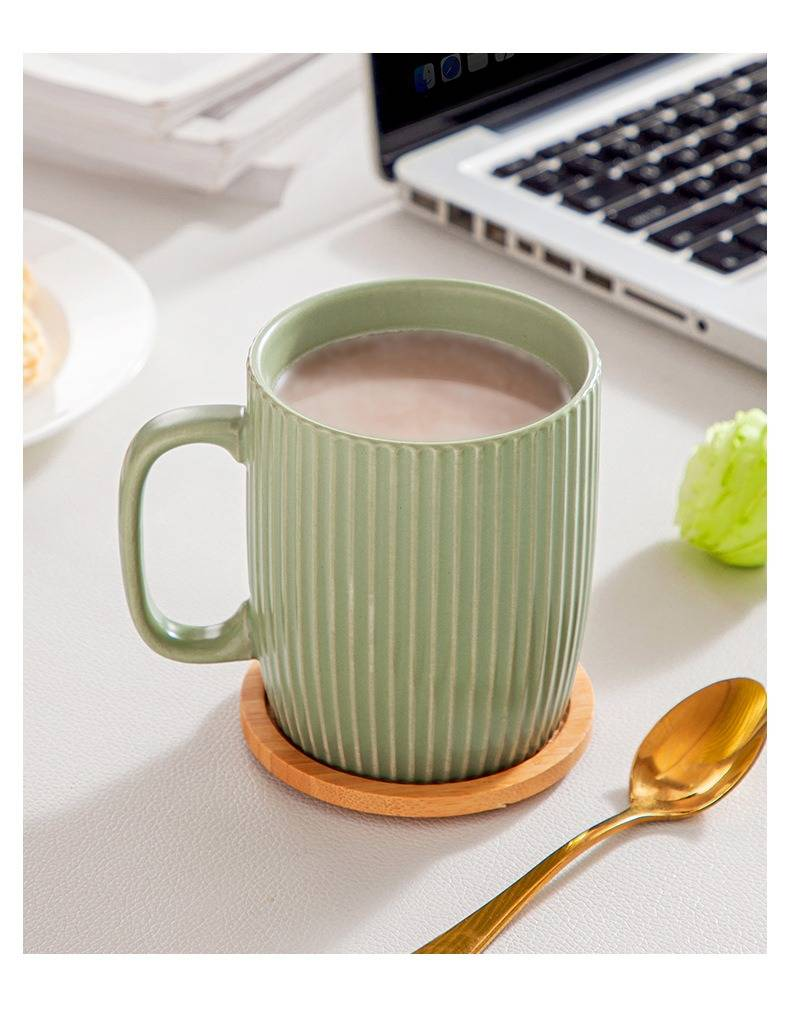 Handcrafted Glazed Ceramic Mug With Vertical Lines - 400ml Elegant Coffee Cup For Home & Office, Comes With Lid_voghion.com