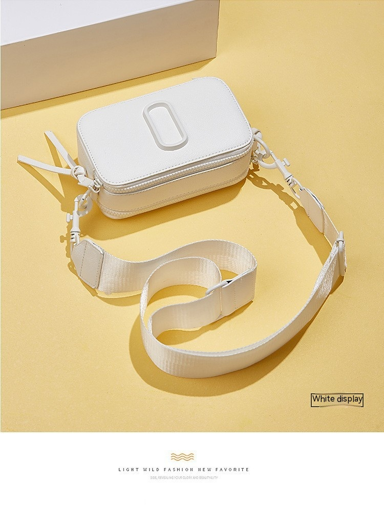 Shoulder Bag 2023 New Niche Design, High-end, Fashionable, Wide Shoulder Strap, Versatile Cross-body Camera Bag_voghion.com
