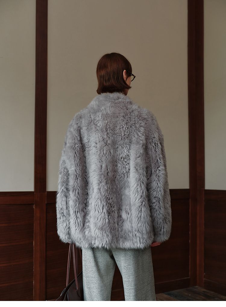 Damen-Kunstpelzmantel mit natürlichen Locken – gemütlicher V-Ausschnitt, offener Cardigan-Stil, toskanisch inspirierte Kunst-Shearling-Jacke_voghion.com