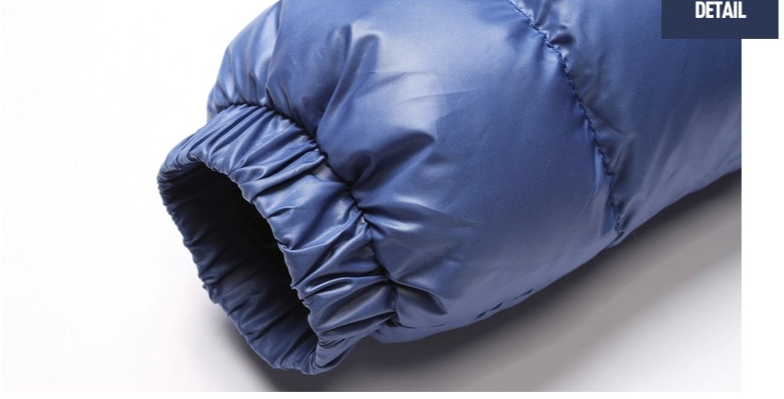 L'abbigliamento da uomo slim fit può essere rimosso con una giacca imbottita spessa con cappuccio_voghion.com