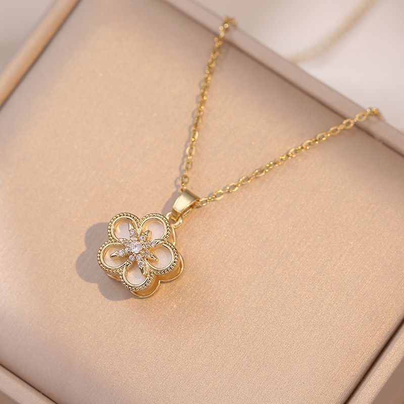 Rotating Snowflake Popular Zircon Temperament Pendant Necklace_voghion.com
