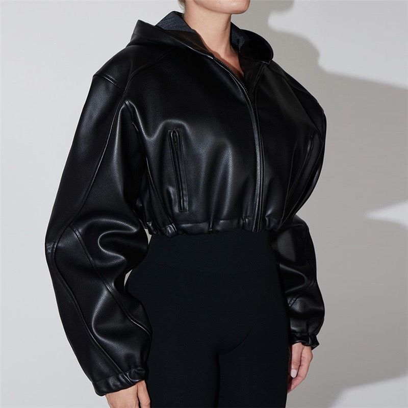 Veste courte zippée à capuche en similicuir pour femme - Style motard chic et streetwear, manches longues, coupe slim et bordure côtelée (noir, XS-L)_voghion.com