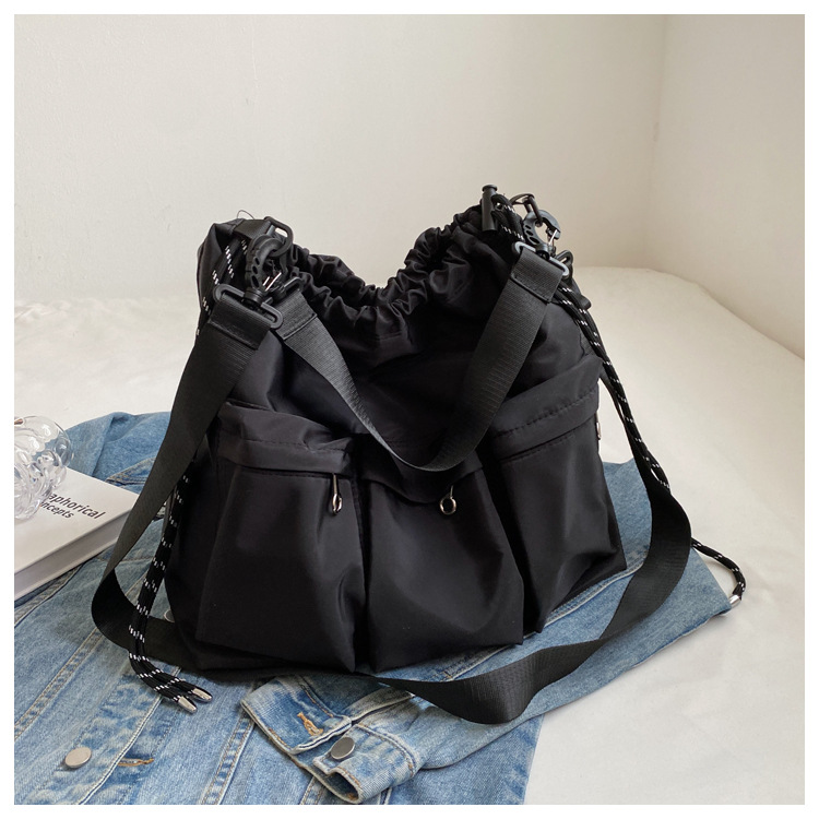 Nuevo bolso de hombro de invierno para mujer, mochila cruzada simple de ocio para estudiantes de gran capacidad a la moda_voghion.com