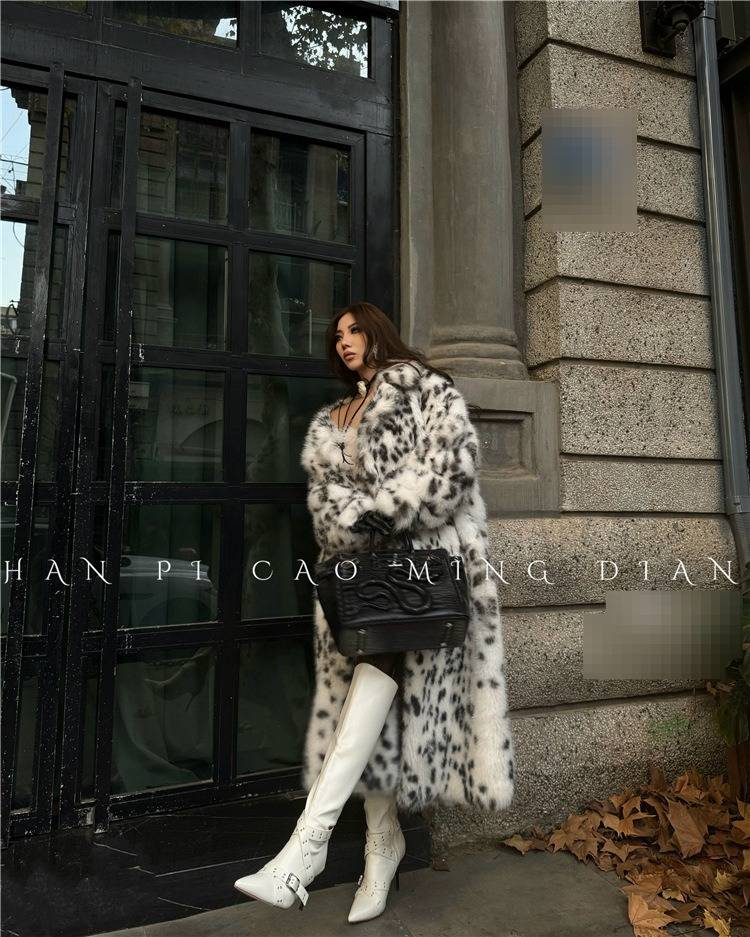 Damen-Pelzmantel mit Kunstluchs-Print – Lange Winterjacke aus Plüsch mit Revers (Schwarz/Weiße Punkte, Creme/Braune Spitzen)_voghion.com