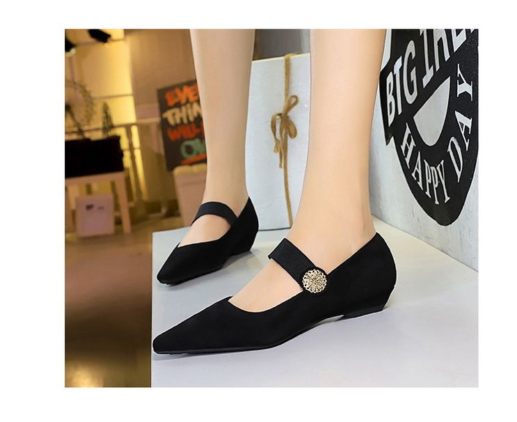 Chaussures compensées à talon bas avec bordure en métal en daim à coupe peu profonde et élastique pour femmes_voghion.com