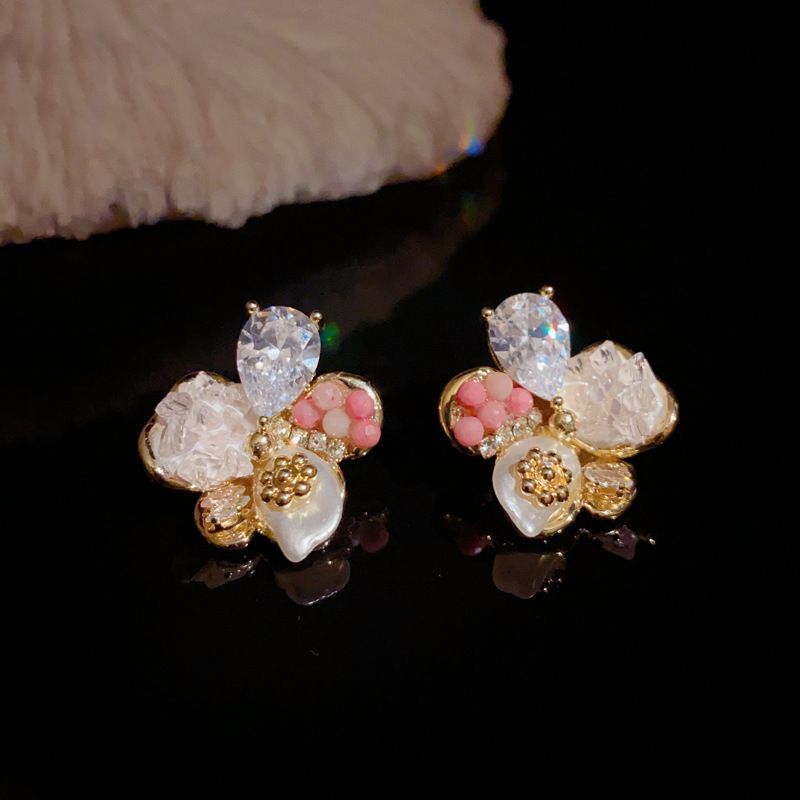 Spring New Fashion Sweet Versatile Diamond-Studded Pearl Five-Petal Flower For Women S Silver Needle Light Luxury_voghion.com