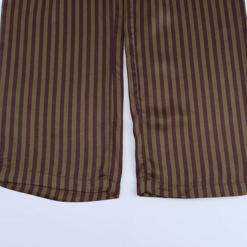 Elegante completo da donna con camicia e pantaloni a righe in raso - Comodo abbigliamento da ufficio in poliestere, collezione primavera (XS/S/M/L)_voghion.com