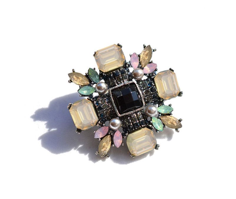 Classic Square Geometric Rhinestone Brooch Fashion Women's Coat Pin Accessory Corsage_voghion.com