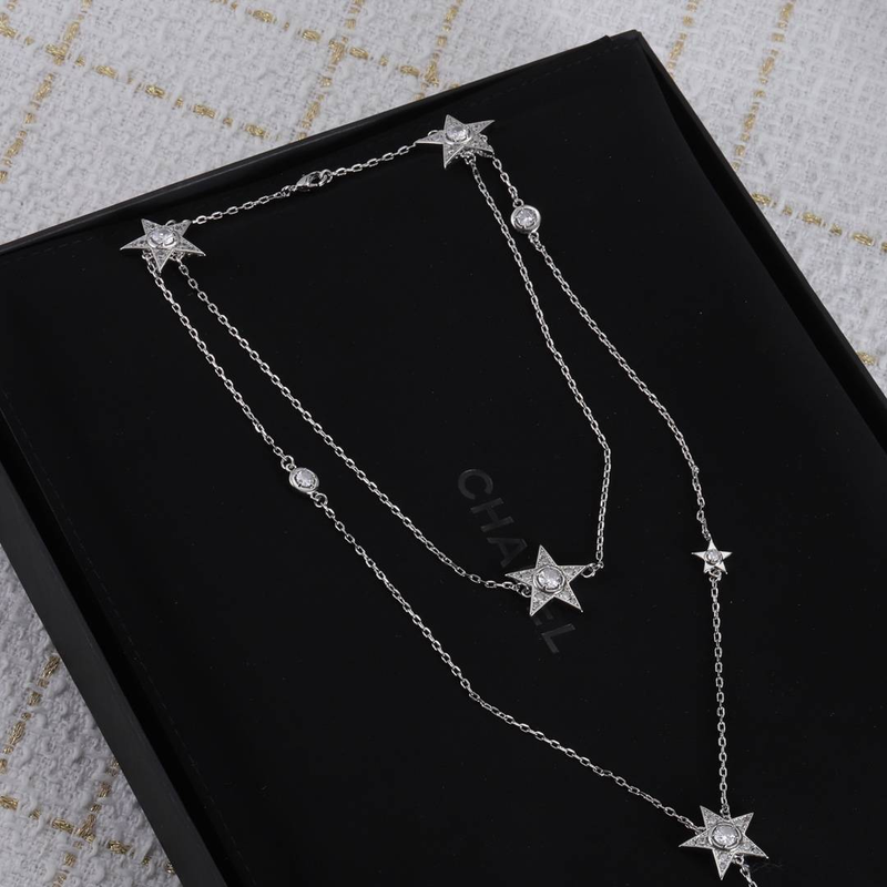 Heißer Verkauf Trendy Frauen Mode Einzelnen Geschenk Set Brief Doppel C Strass Anhänger Dünne Kette Einfache Textur Hübsche Frauen halskette_voghion.com
