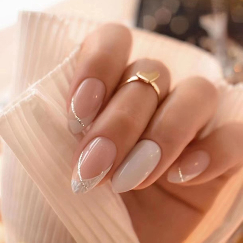 Künstliche Nägel mit mandelförmigen Nägeln, mittellange französische Glitzer-Pulverlack-Patches, 24 Nagelflicken_voghion.com