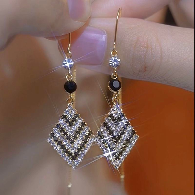 Boucles d'oreilles en forme de losange, design unique, de haute qualité, avec des milliers d'oiseaux, boucles d'oreilles, boucles d'oreilles à pampilles longues et lumineuses en zircon noir et blanc de luxe, qui mettent en valeur le visage_voghion.com