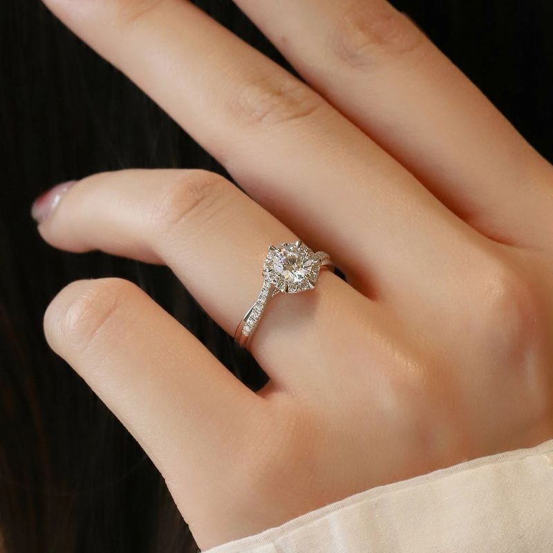 Evig bryllupstrend klar til brug: Ring med funklende kubisk zirkonia-charme, elegant forlovelsesring til kvinder, smykkebånd_voghion.com